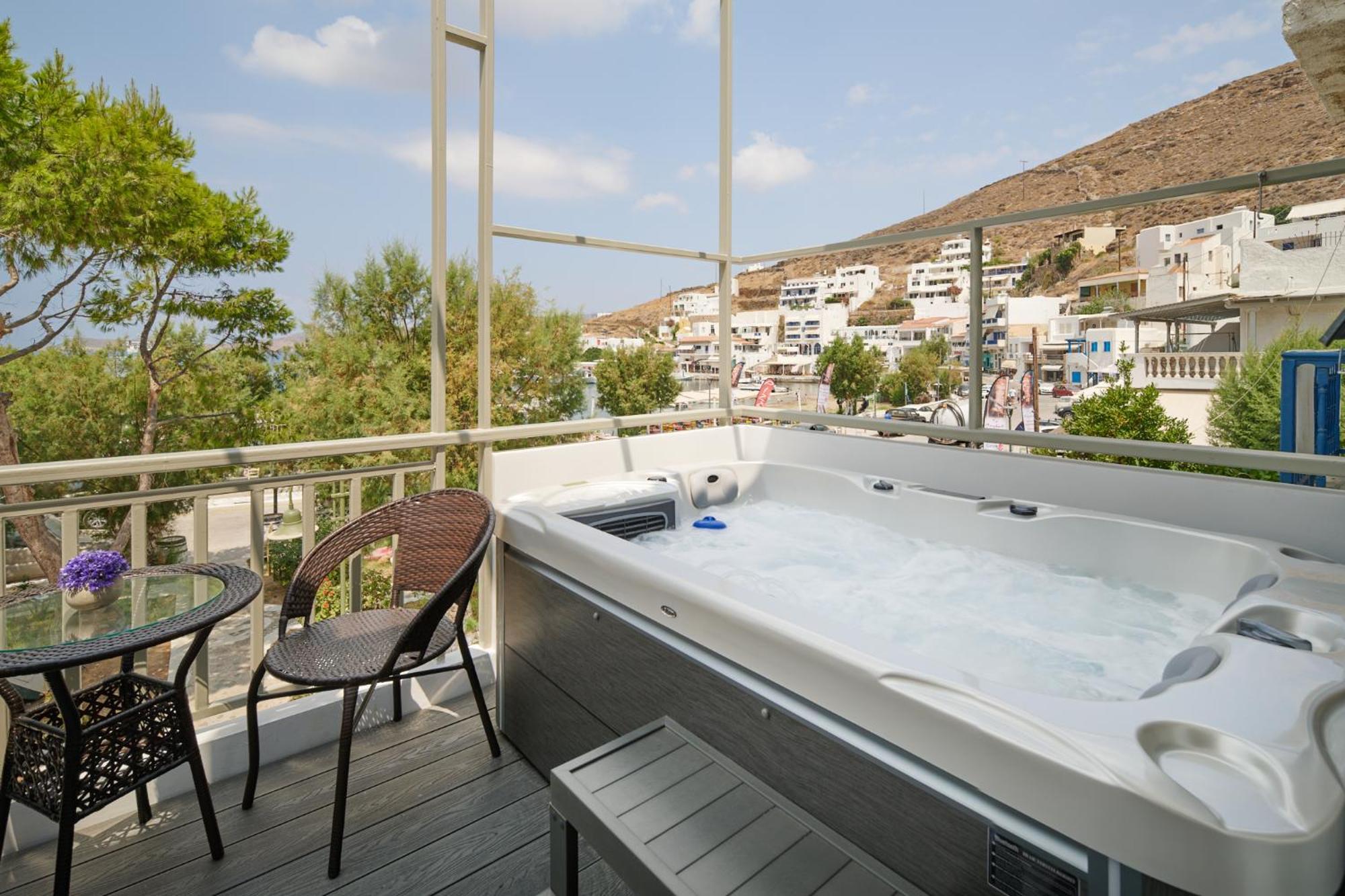 Mérichas Sapphire Kythnos Suites מראה חיצוני תמונה